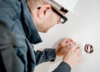 électricien au travail