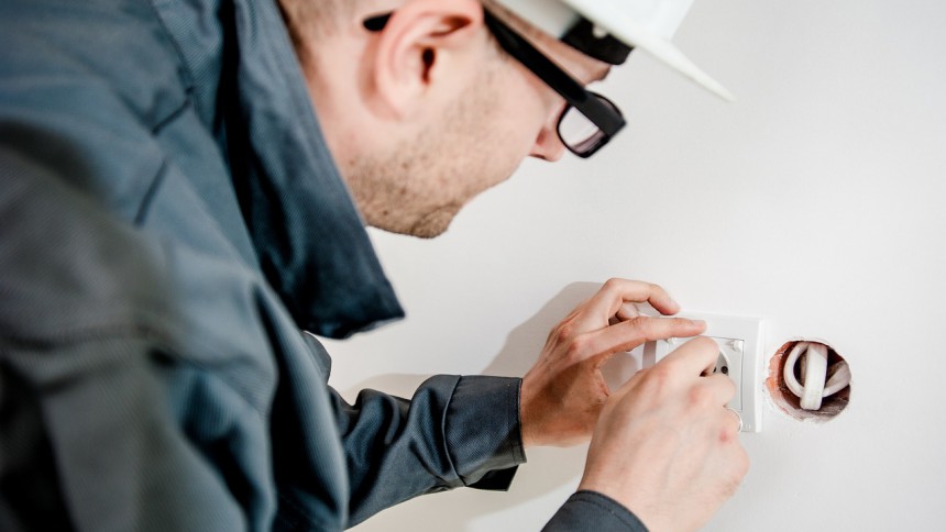 électricien au travail