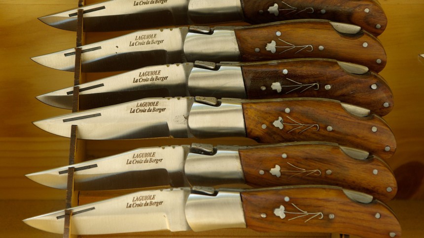 6 couteaux sur support Laguiole