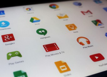 Menu d'une tablette avec de nombreuses applications d’installées.